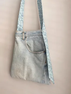 Light Blue Floral Tie Pocket Purse