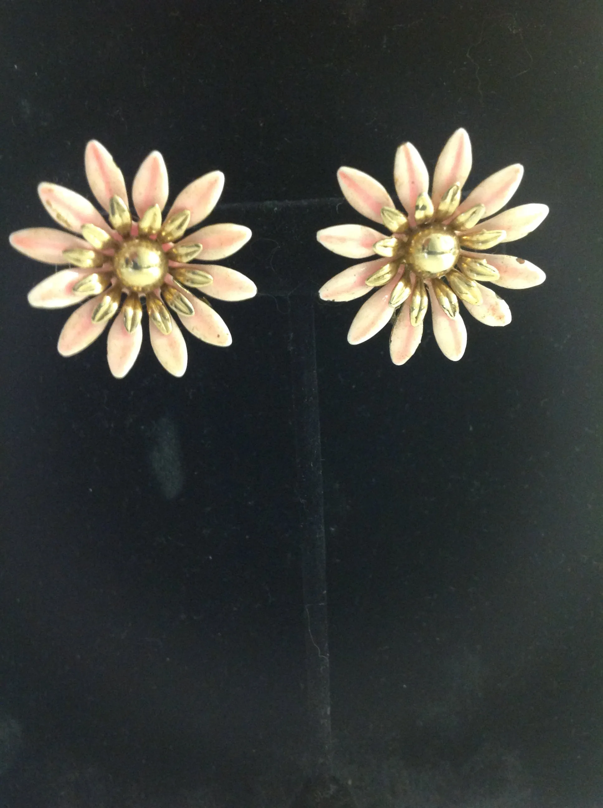 Vintage Pink Daisies Metal Sarah Cov Clip On Earrings