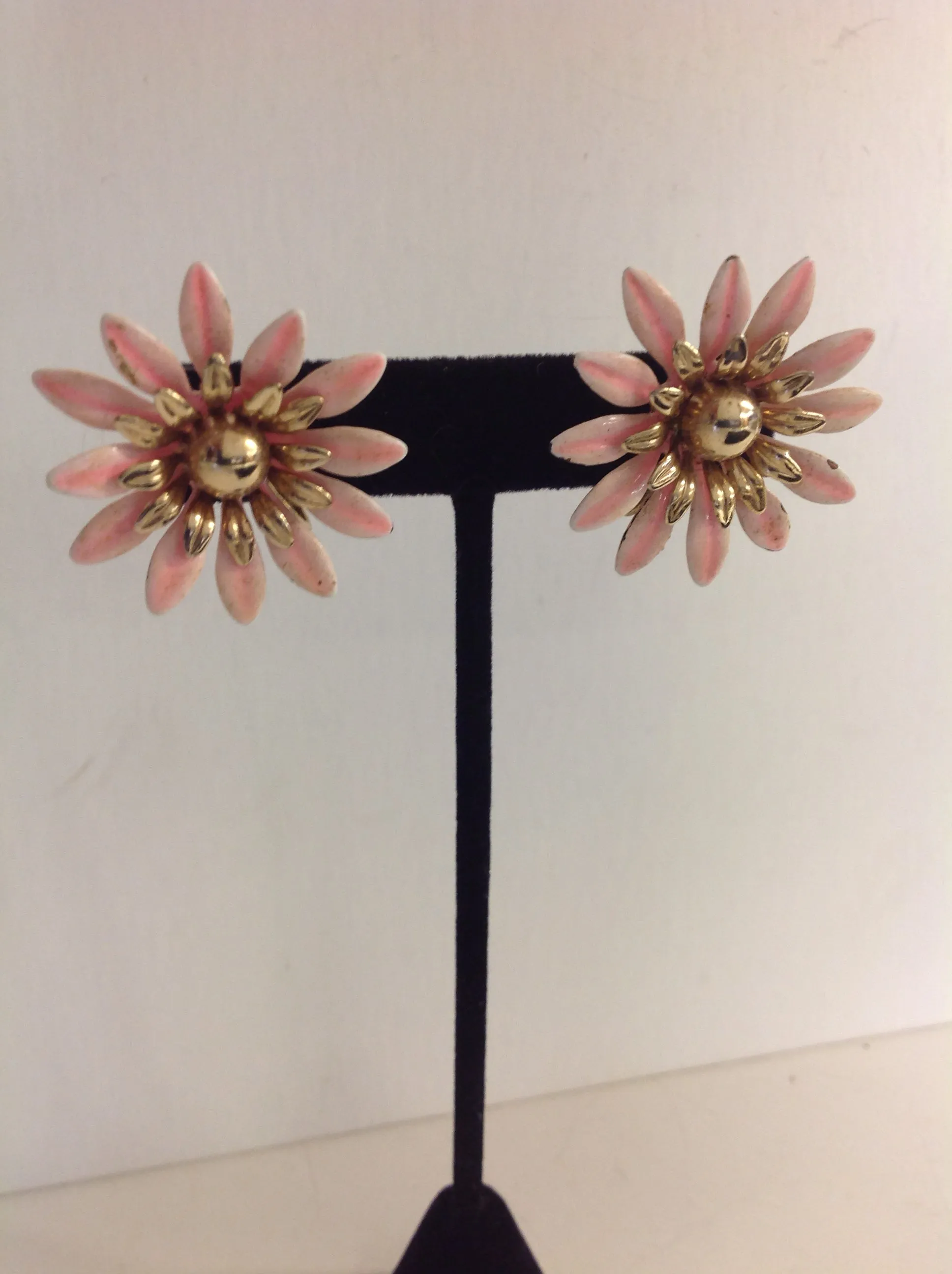 Vintage Pink Daisies Metal Sarah Cov Clip On Earrings